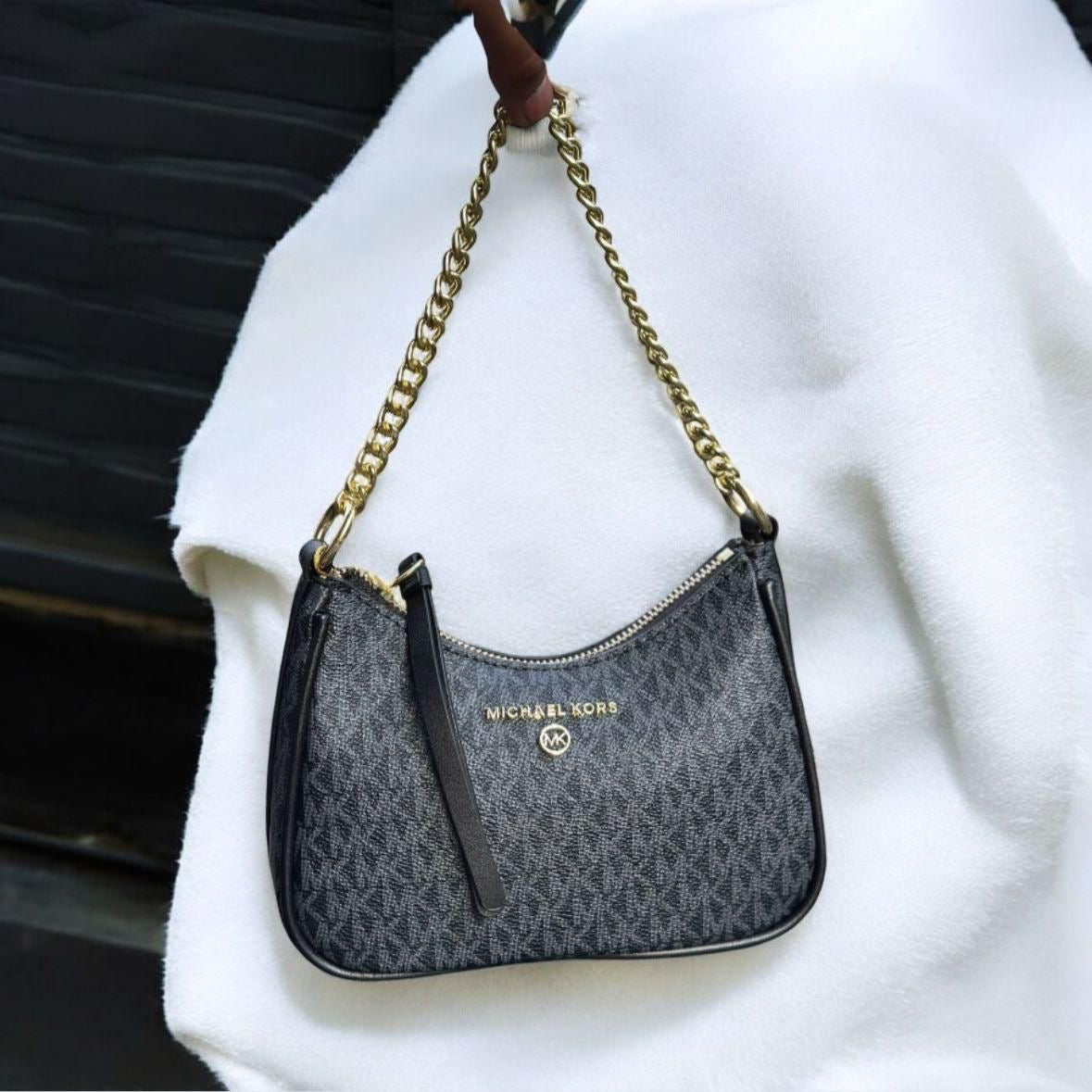 Michael Kors Signature Logo Jet Set Charm